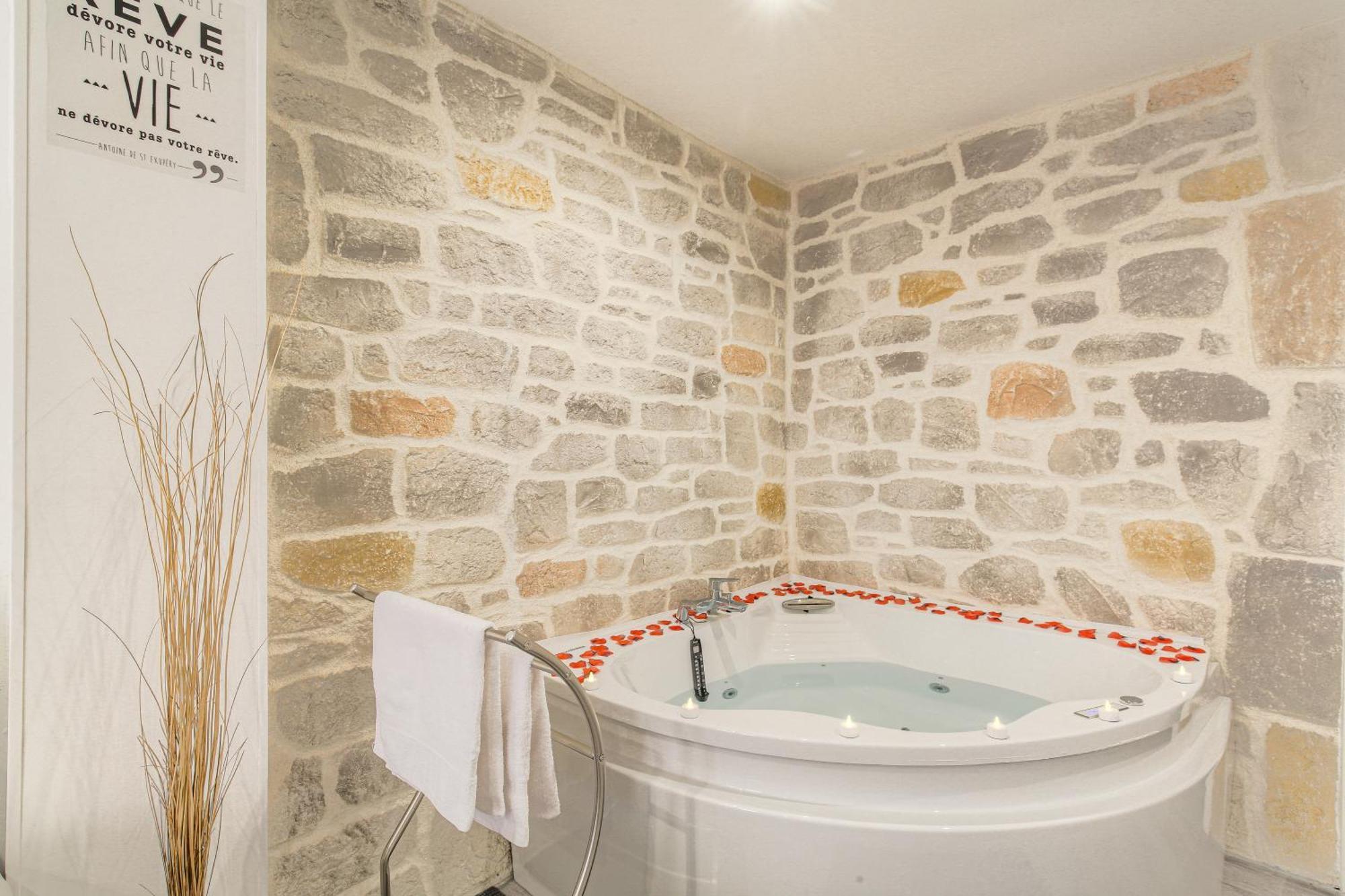 La Suite Neuvilloise Neuville-sur-Saône Buitenkant foto